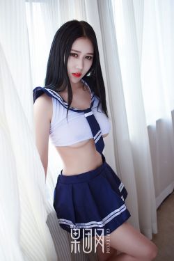 男人一边摸一边脱女人衣服